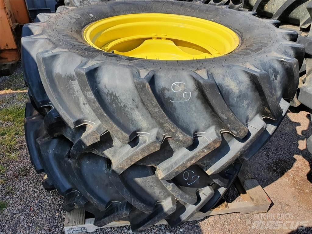Mitas 420/70R28 x2 Banden, wielen en velgen