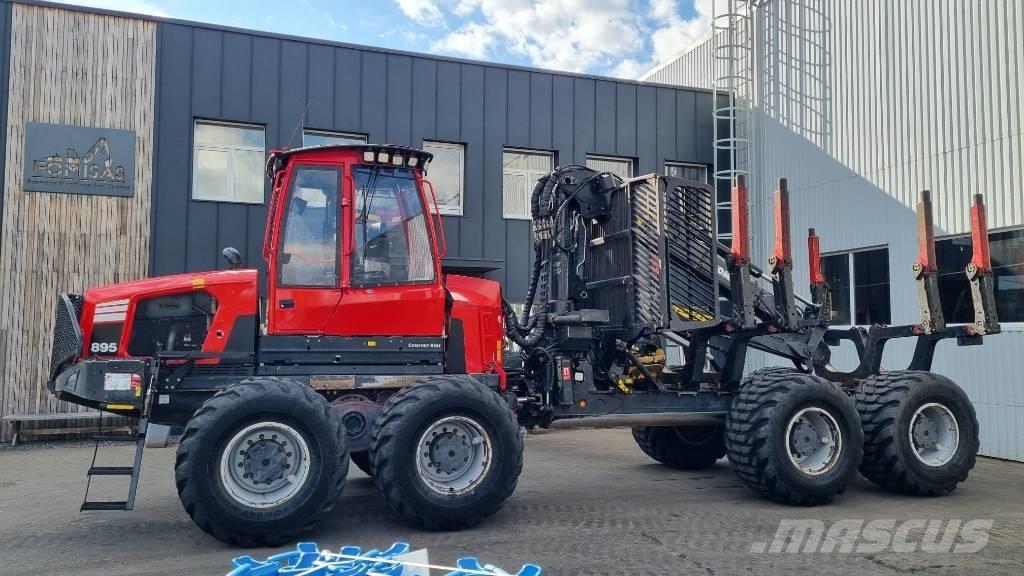 Komatsu 895 Uitrijwagens