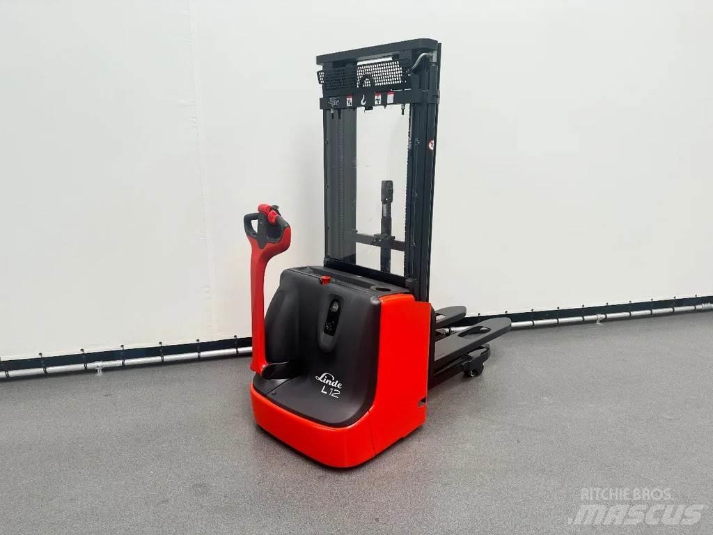 Linde L 12 l Meeloop stapelaar