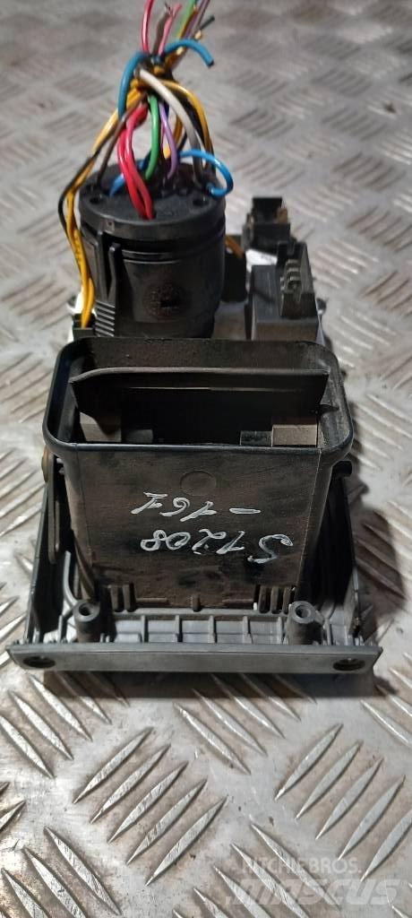 Scania 94 D.    1110904 Cabine en interieur