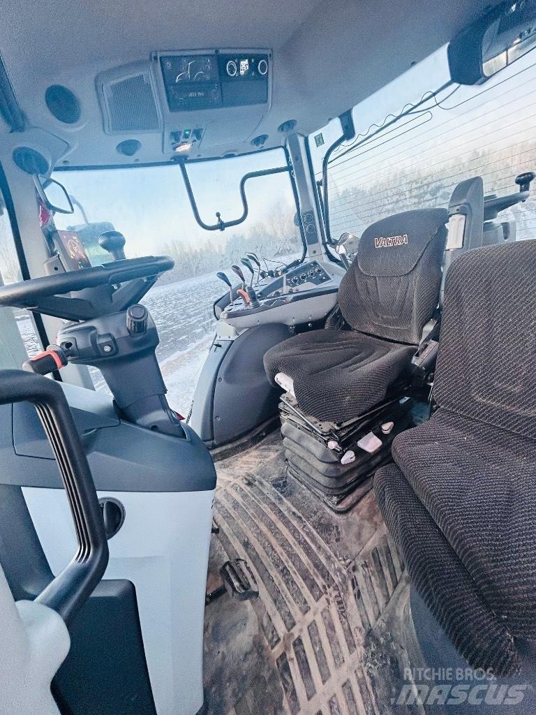 Valtra T 215 Active Tractoren
