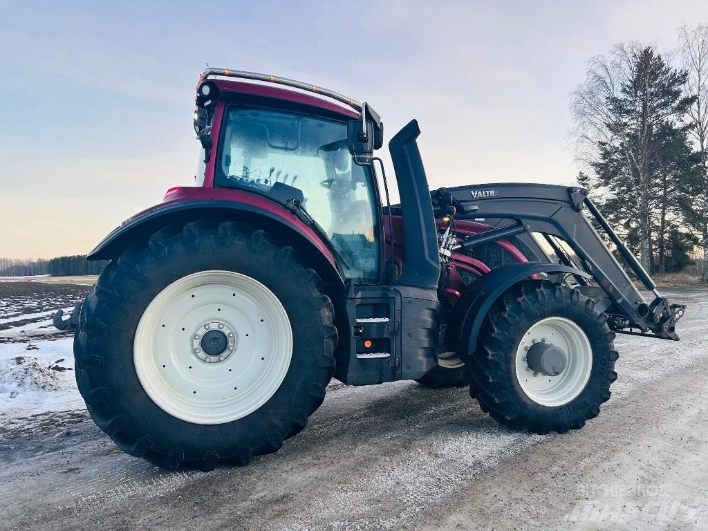 Valtra T 215 Active Tractoren