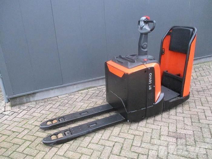 BT LPE 200 Pallettruck met meerij platform