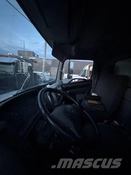 Hino 358 Gesloten bedrijfswagens