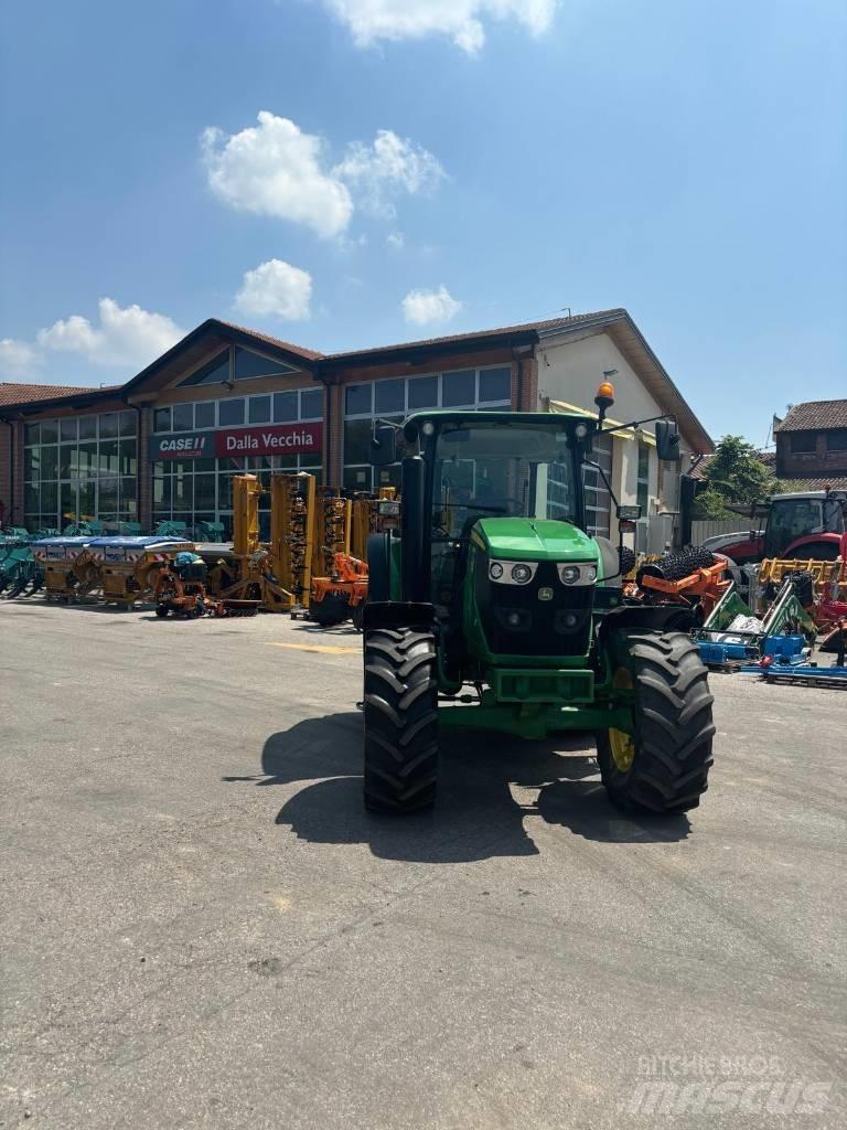 John Deere 6100 MC Tractoren