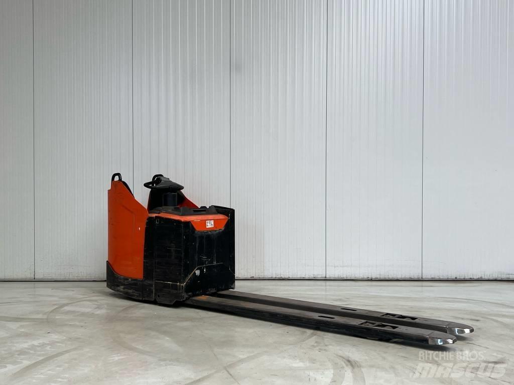 BT LPE250 Pallettruck met meerij platform