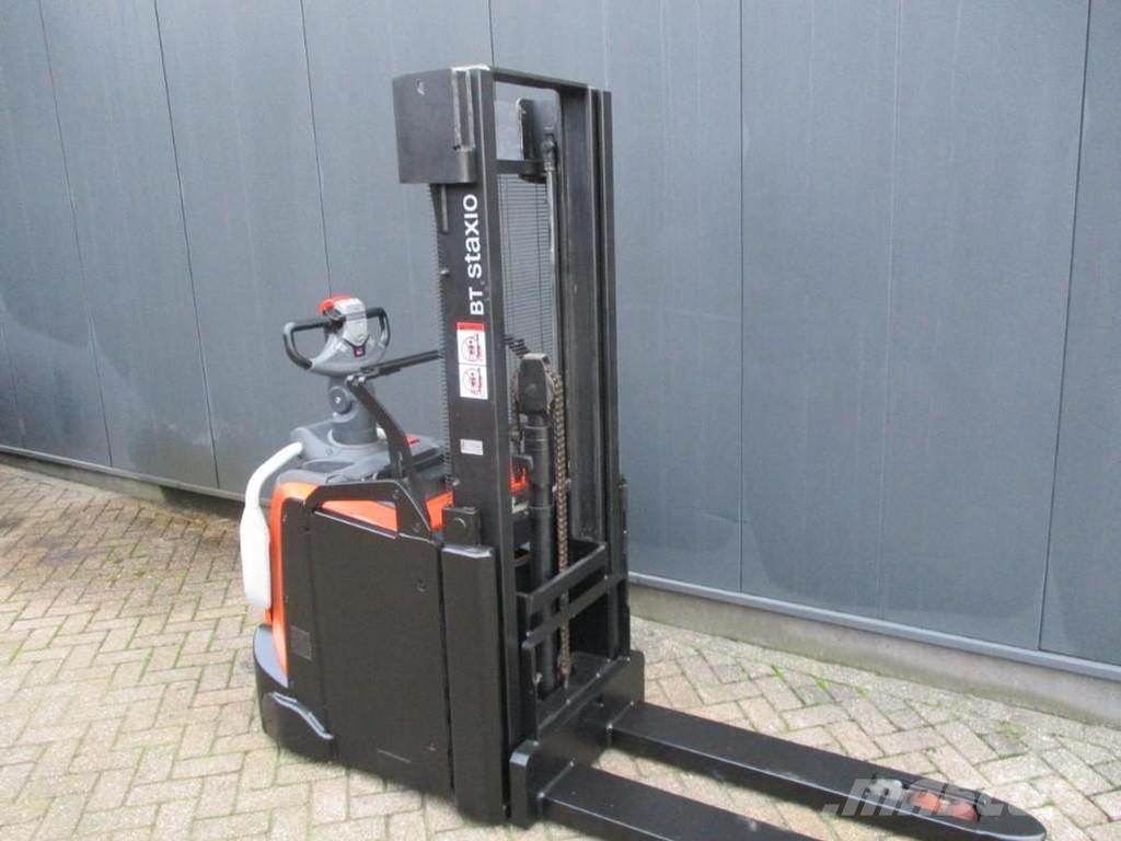 BT SPE 200L Pallettruck met meerij platform