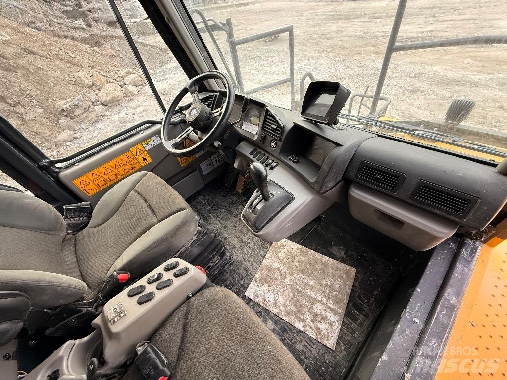 Komatsu HD 405 - 8E0 Starre dumpers