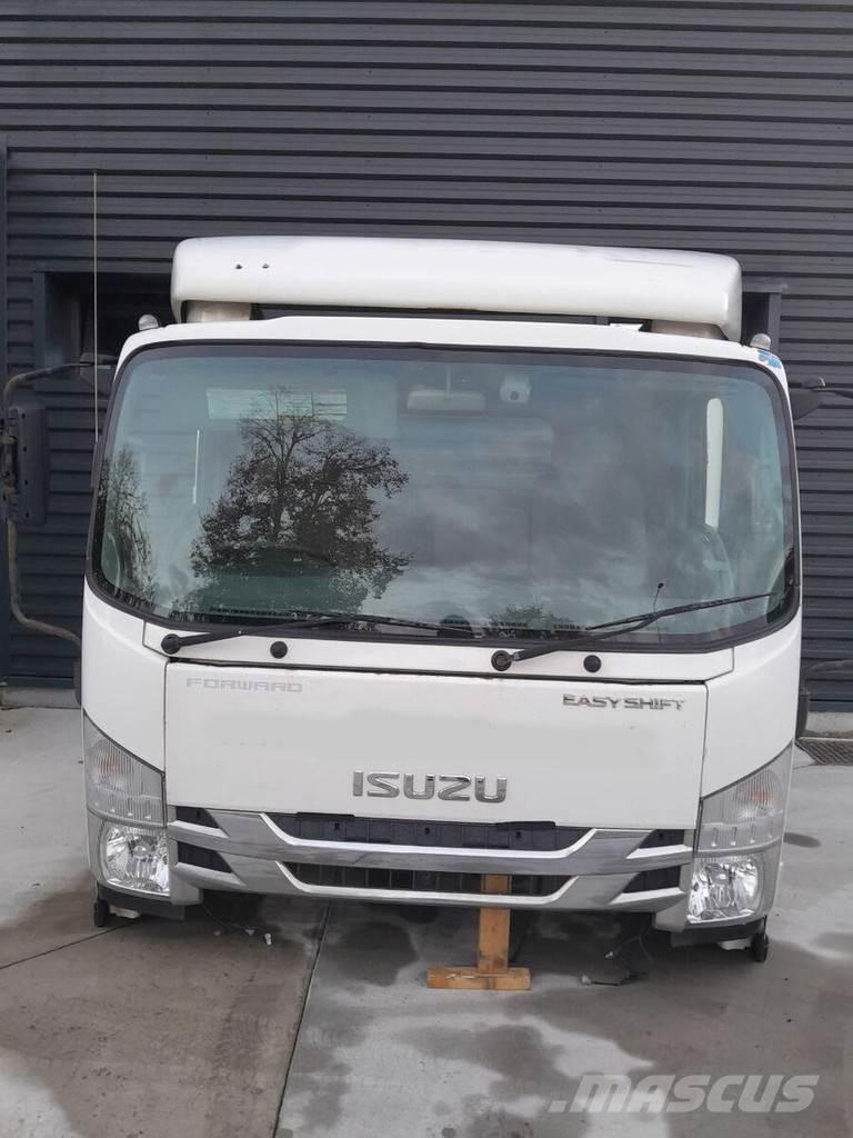 Isuzu N75 Cabine en interieur