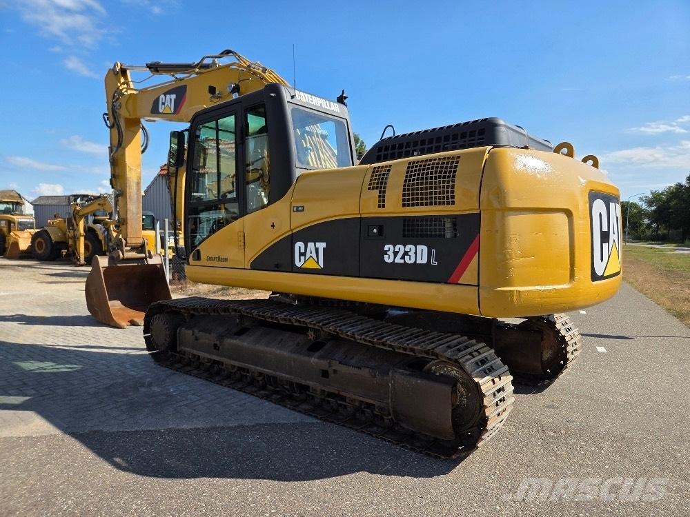 CAT 323DL Rupsgraafmachines