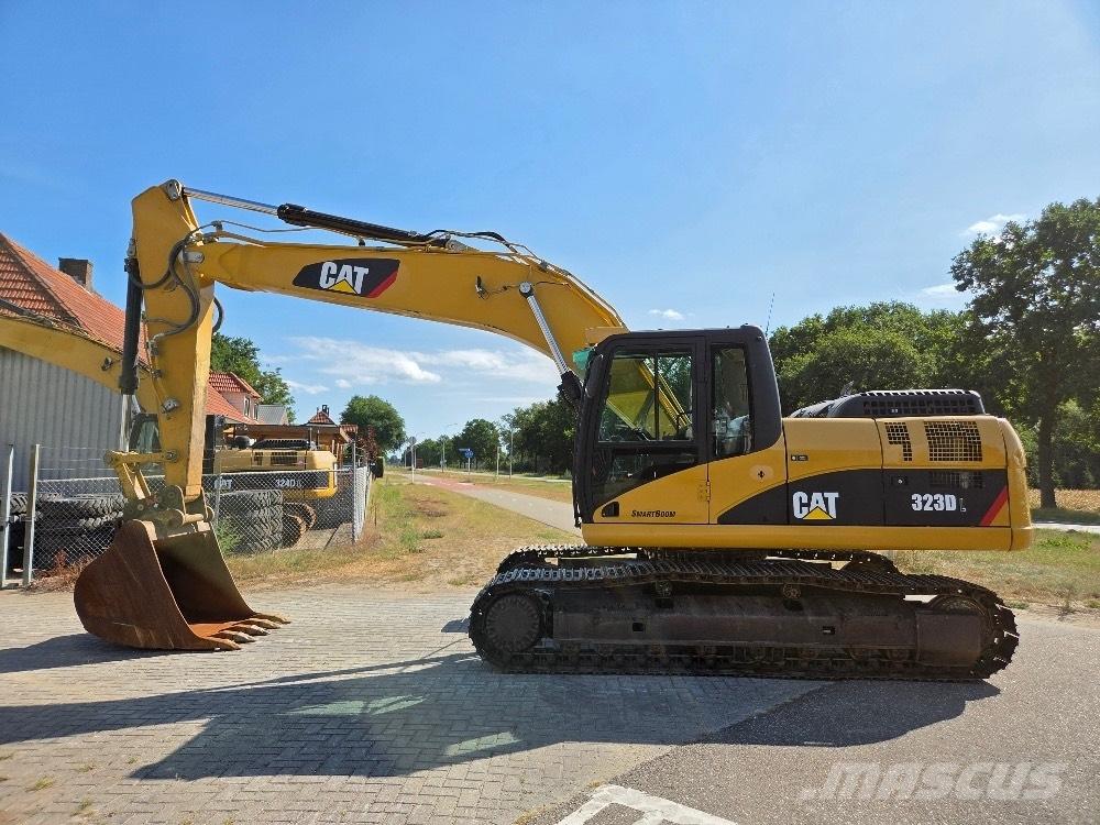 CAT 323DL Rupsgraafmachines