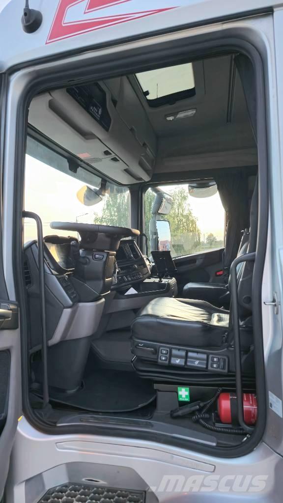 Scania R 540 Vlakke laadvloer met kraan