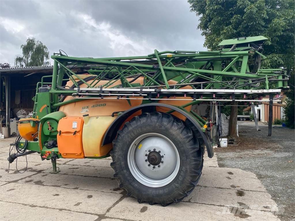 Amazone UX 4200 Getrokken spuitmachines