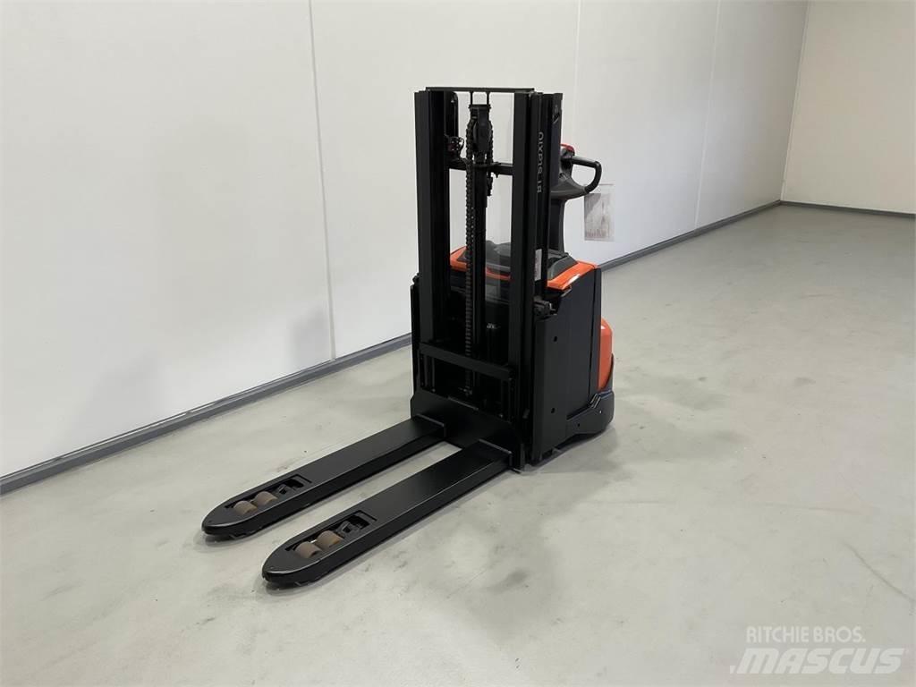 Toyota SWE200D Zelfrijdende stapelaars