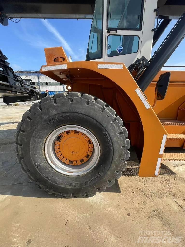 CVS Ferrari F 278.6 Reachstackers