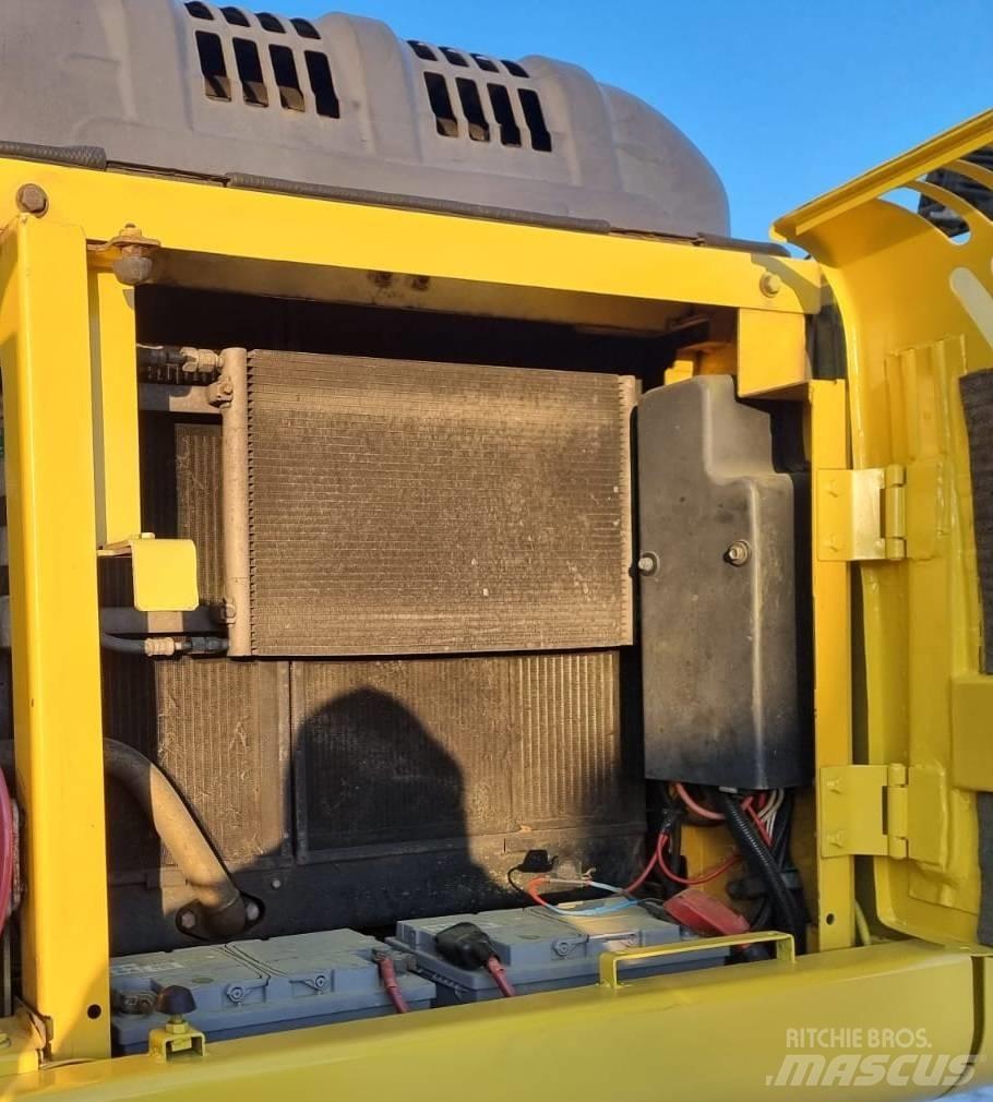 New Holland E 215 B Rupsgraafmachines