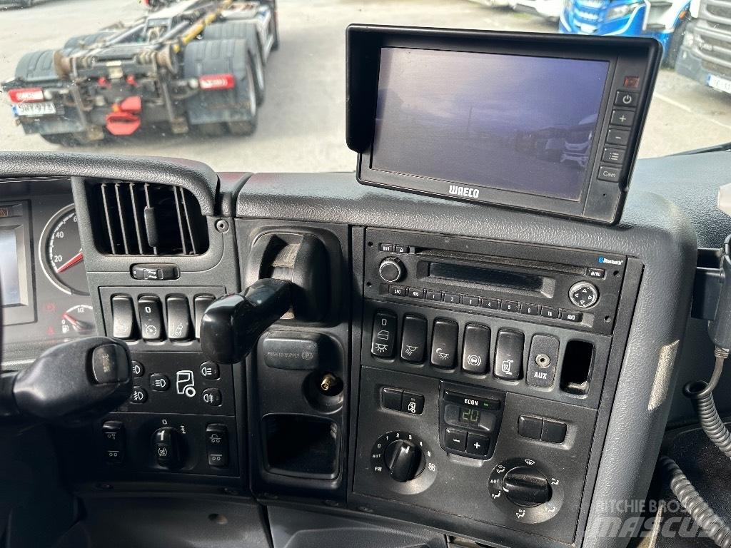 Scania P370 6x2*4 Vrachtwagen met containersysteem