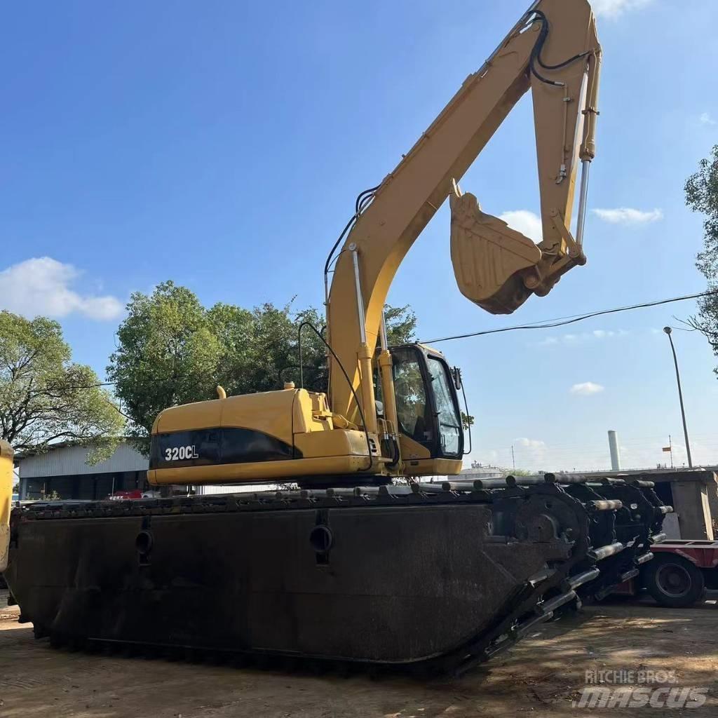 CAT 320 C Amfibische graafmachines