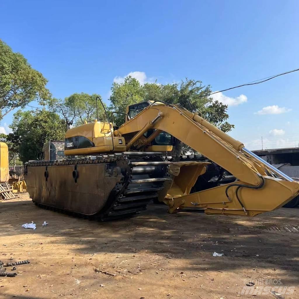 CAT 320 C Amfibische graafmachines