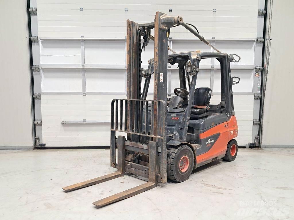 Linde E30-01 Elektrische heftrucks