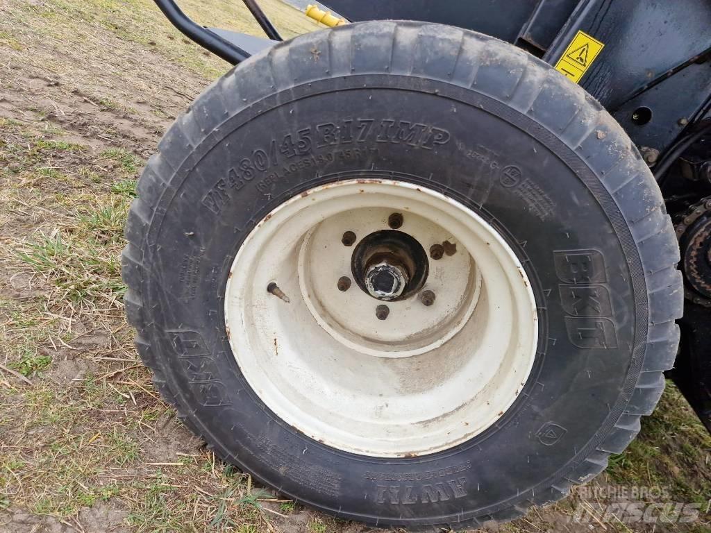 New Holland BR 750 Ronde-balenpersen