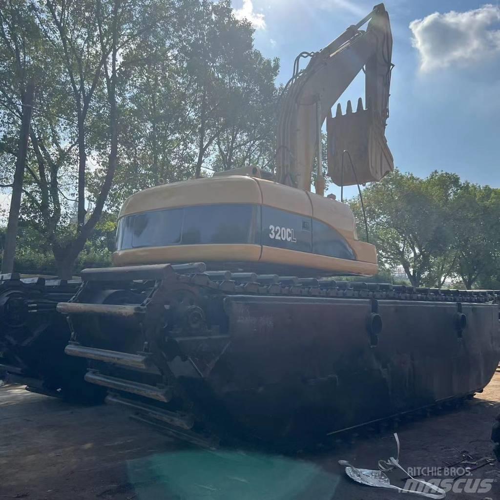 CAT 320 C Amfibische graafmachines