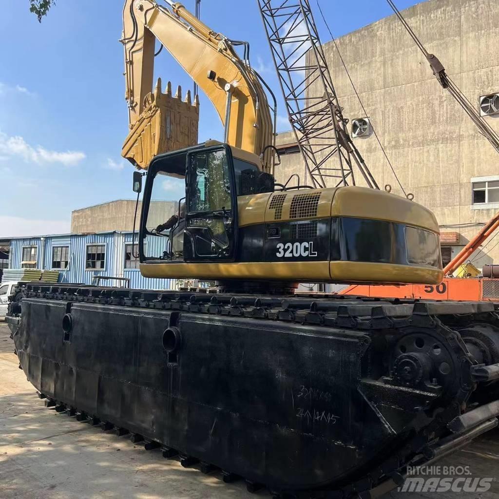 CAT 320 C Amfibische graafmachines