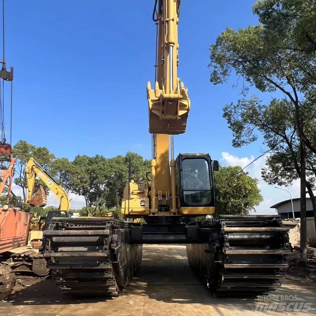 CAT 320 C Amfibische graafmachines