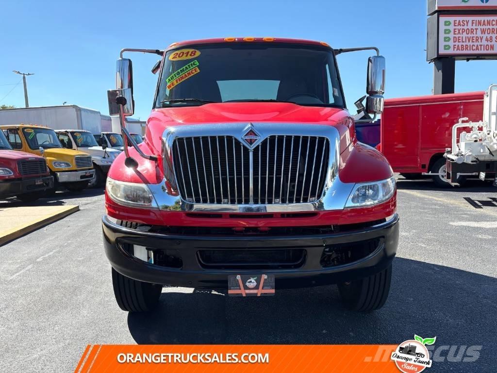 International 4300 Chassis met cabine