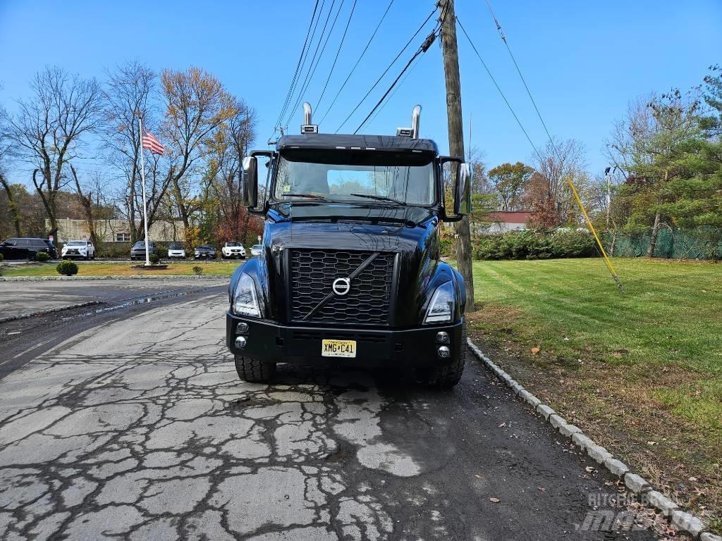 Volvo VNX 64 T300 Platte bakwagens