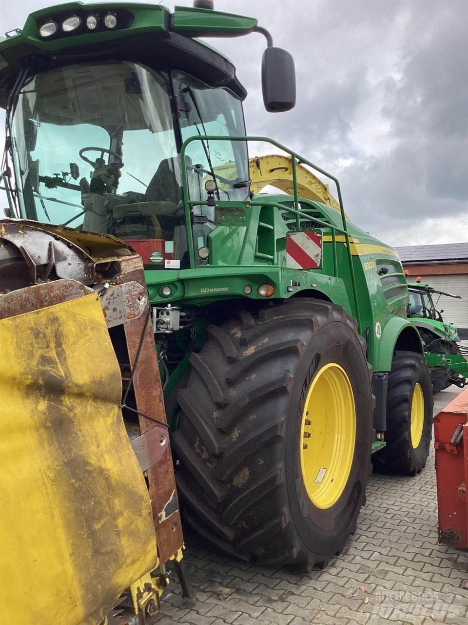 John Deere 8300 Zelfrijdende veldhakselaars