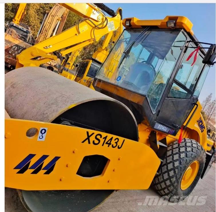 XCMG XS 142 J Trilrolwalsen
