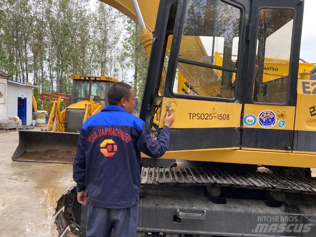CAT E 200 B Rupsgraafmachines