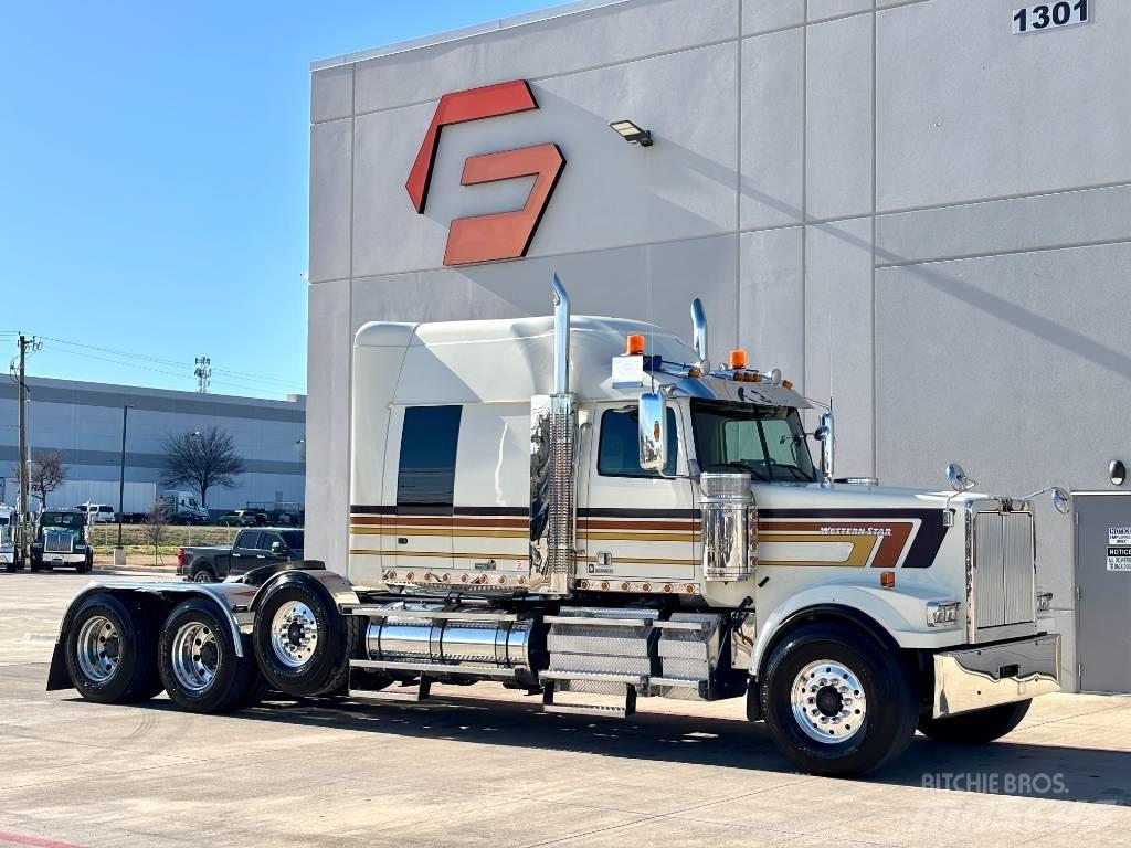 Western Star 4900 EX Trekkers