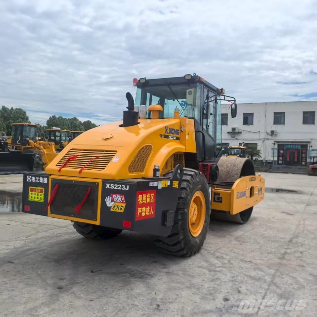 XCMG XS 223 J Trilrolwalsen