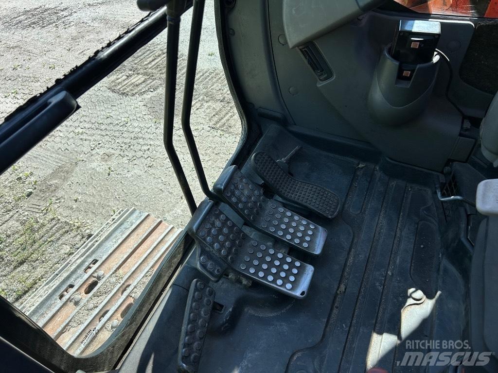 Hitachi ZX 135 US Rupsgraafmachines