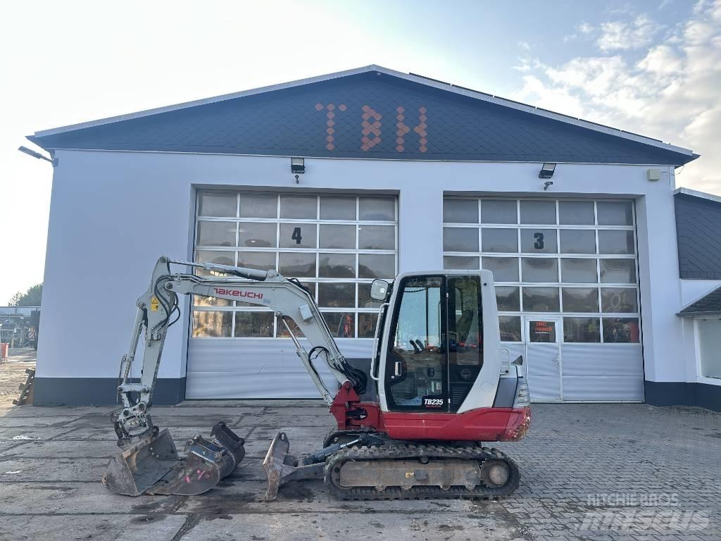 Takeuchi TB 235 Minigraafmachines < 7t