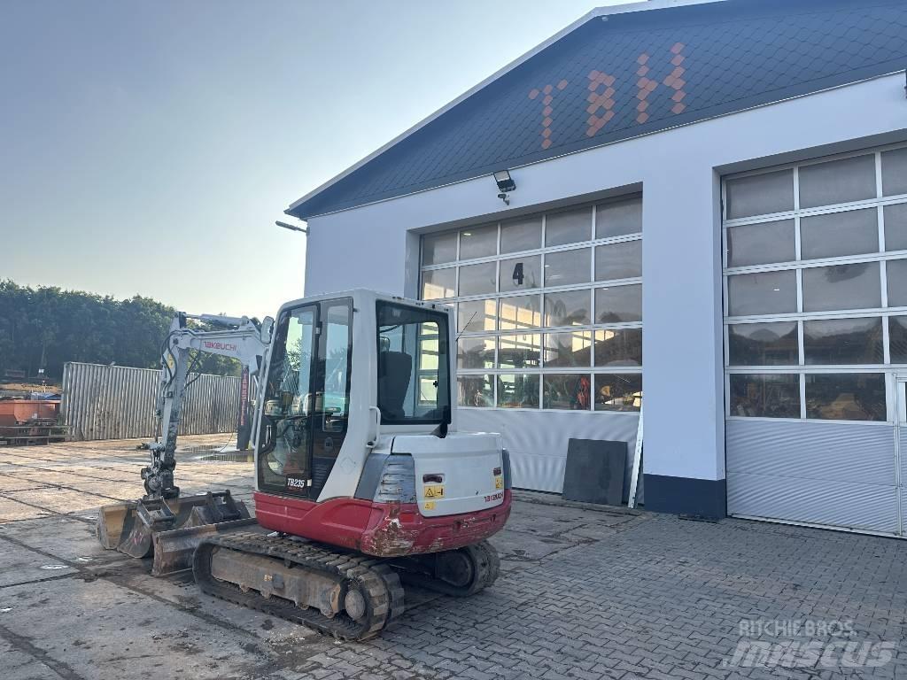 Takeuchi TB 235 Minigraafmachines < 7t