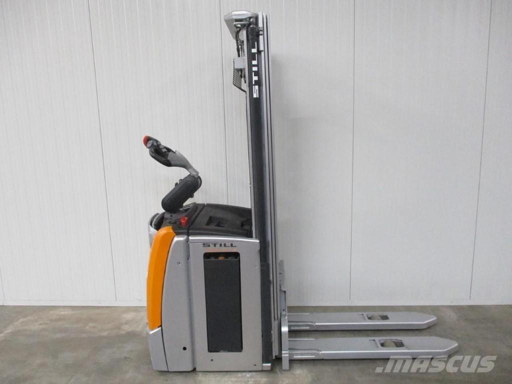 Still EXV SF14 Pallettruck met meerij platform