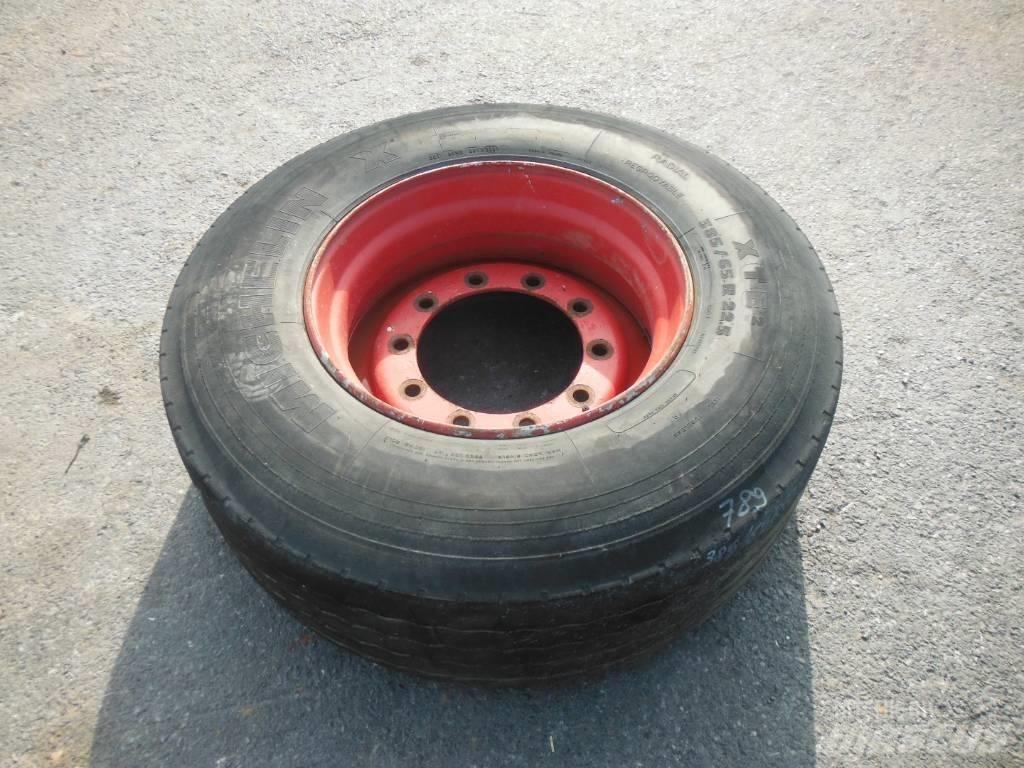 Michelin 385/65R22.5 Banden, wielen en velgen