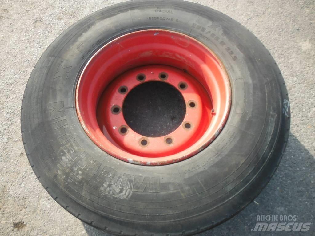 Michelin 385/65R22.5 Banden, wielen en velgen