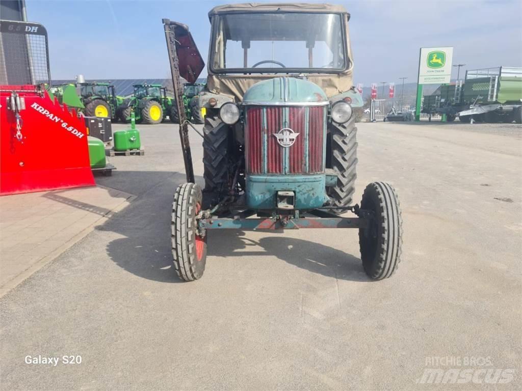 Hanomag R 324 SA Tractoren