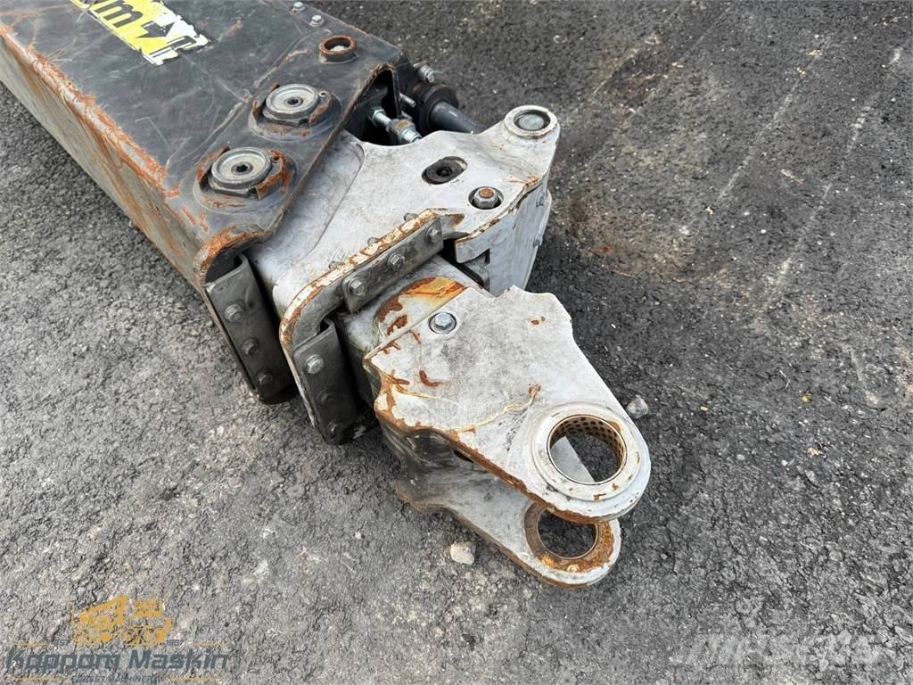 Komatsu 165F Uitrijwagenkranen