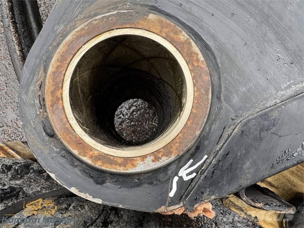 Komatsu 165F Uitrijwagenkranen