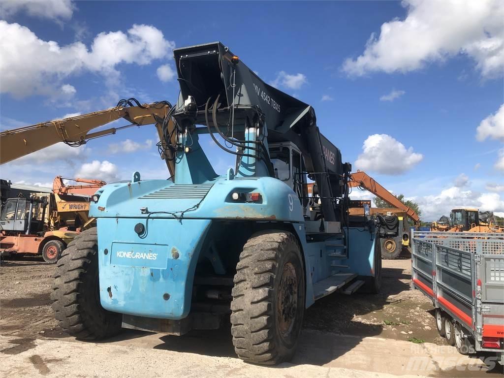 SMV 4542 TBX5 Reachstackers