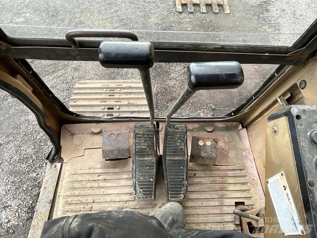 CAT E 120 B Rupsgraafmachines