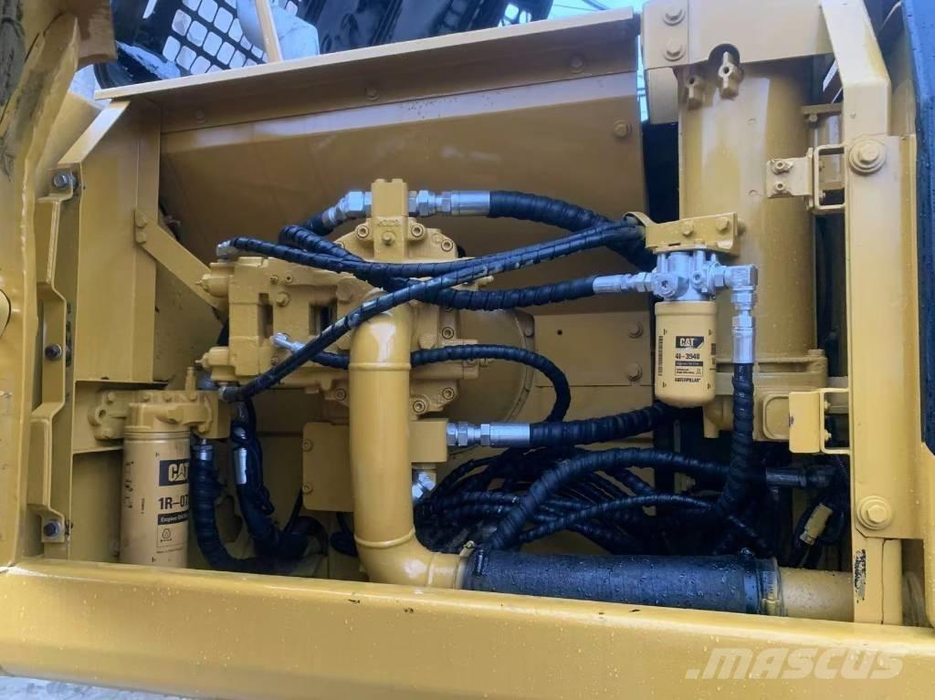 CAT 325 B L Rupsgraafmachines
