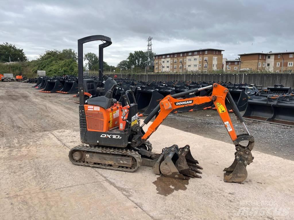 Develon DX 10 Z Minigraafmachines < 7t