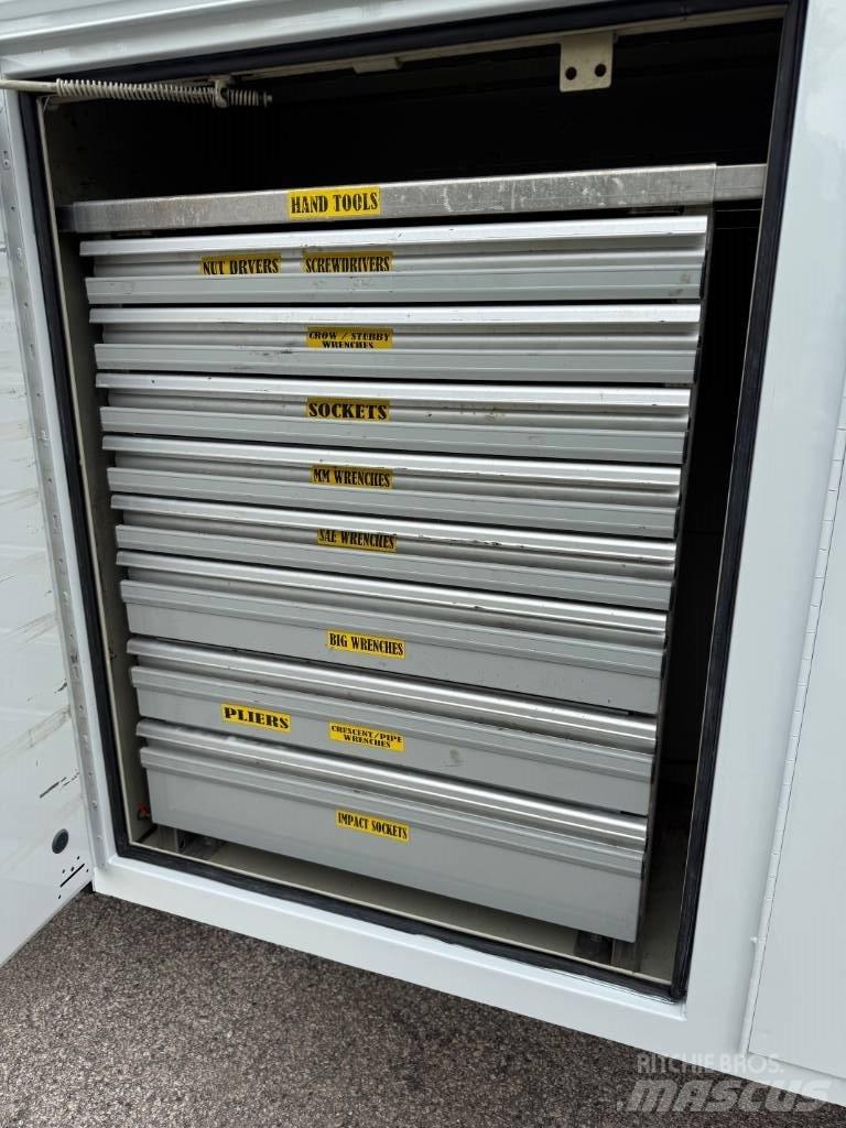 Ford F 550 Bestelwagens met open laadbak