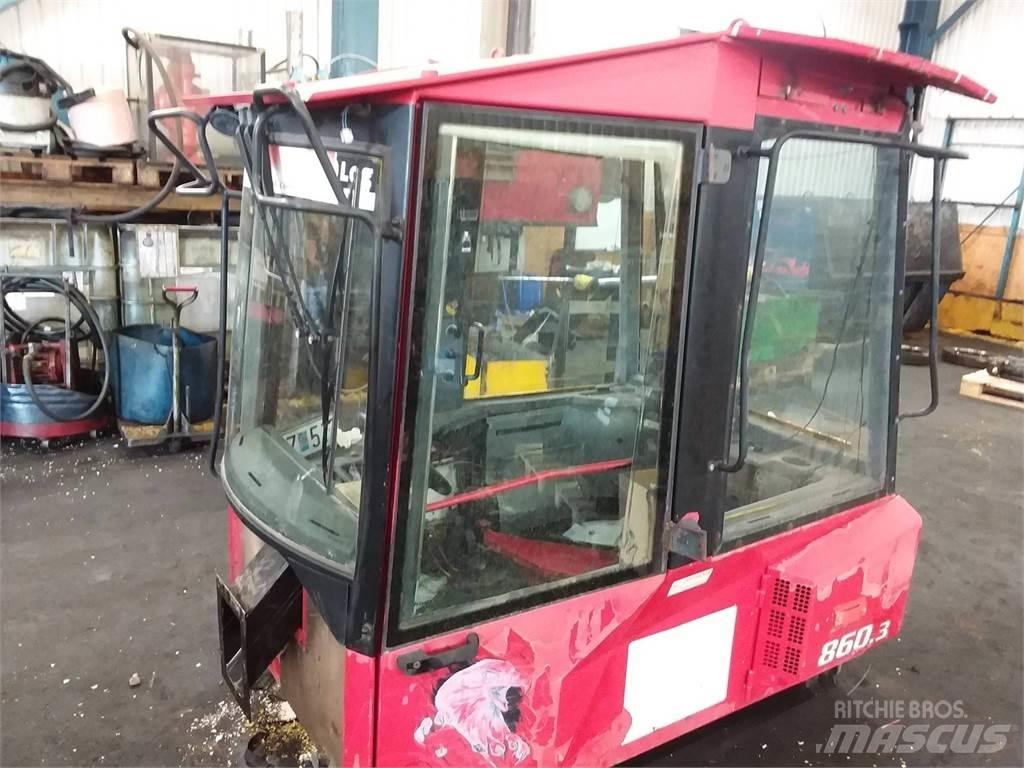 Valmet 860.3 Cabine en interieur
